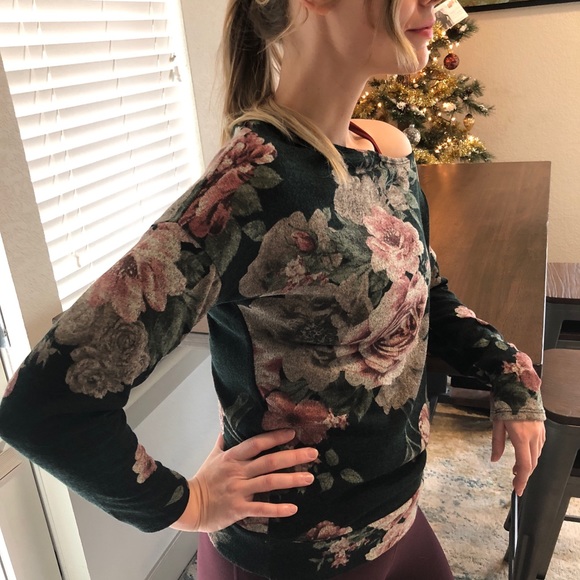 😻Last Large! Green Floral Off Shoulder Sweater - Picture 6 of 8